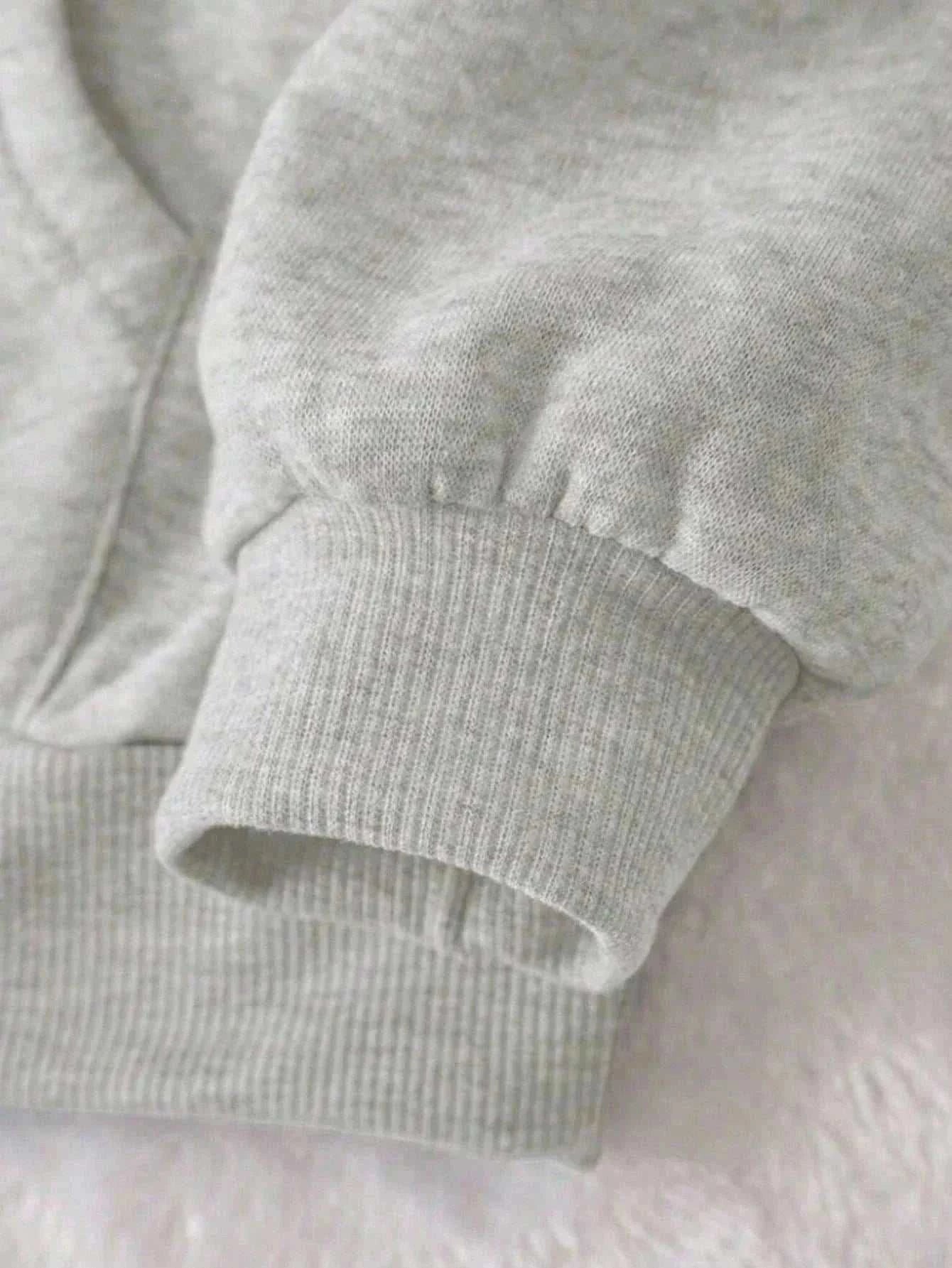 Closure plus size hooded sweatshirt with letter print for autumn and winter warmth