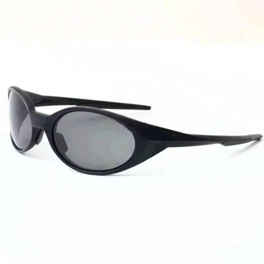 Oval pilot sunglasses with UV400 protection and lightweight TR-90 frame for unisex outdoor use